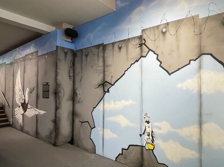 Izstāde «The Mystery of Banksy – A Genius Mind» Vidzemes tirgū jau uzņēmusi 10 000. apmeklētāju 376166