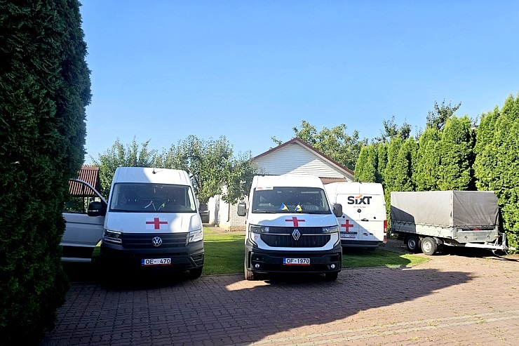 Daži foto mirkļi no Čerkasiem Ukrainā, kur tika nogādās Latvijā ziedotās skolas somas. Sadarbībā ar auto nomu «SIXT» Daži foto mirkļi no Čerkasiem Ukrainā, kur tika nogādās Latvijā ziedotās skolas somas. Sadarbībā ar auto nomu «SIXT» 376282