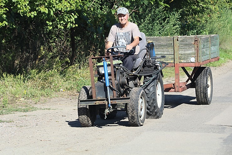 Daži foto mirkļi no Čerkasiem Ukrainā, kur tika nogādās Latvijā ziedotās skolas somas. Sadarbībā ar auto nomu «SIXT» Daži foto mirkļi no Čerkasiem Ukrainā, kur tika nogādās Latvijā ziedotās skolas somas. Sadarbībā ar auto nomu «SIXT» 376298