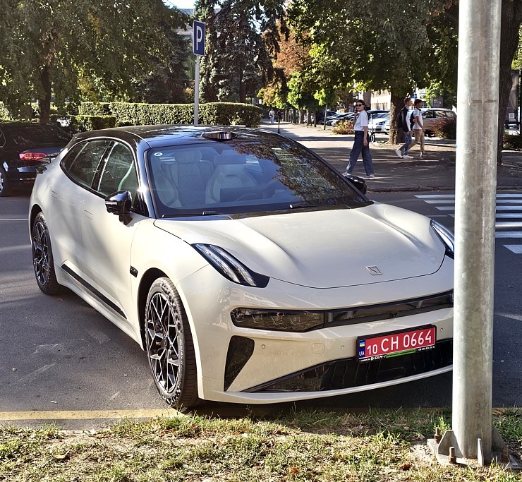 Daži foto mirkļi no Čerkasiem Ukrainā, kur tika nogādās Latvijā ziedotās skolas somas. Sadarbībā ar auto nomu «SIXT» Daži foto mirkļi no Čerkasiem Ukrainā, kur tika nogādās Latvijā ziedotās skolas somas. Sadarbībā ar auto nomu «SIXT» 376301
