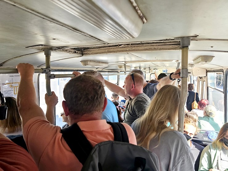 Daži foto mirkļi no Čerkasiem Ukrainā, kur tika nogādās Latvijā ziedotās skolas somas. Sadarbībā ar auto nomu «SIXT» Daži foto mirkļi no Čerkasiem Ukrainā, kur tika nogādās Latvijā ziedotās skolas somas. Sadarbībā ar auto nomu «SIXT» 376303