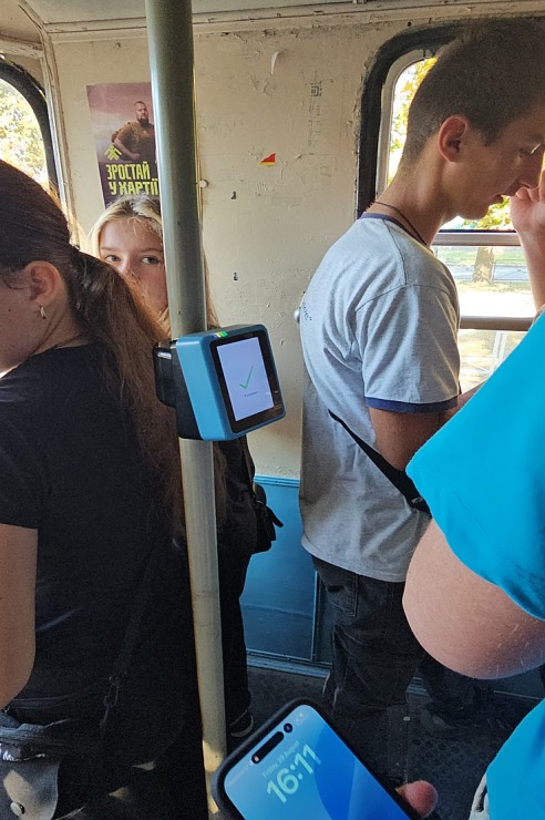 Daži foto mirkļi no Čerkasiem Ukrainā, kur tika nogādās Latvijā ziedotās skolas somas. Sadarbībā ar auto nomu «SIXT» Daži foto mirkļi no Čerkasiem Ukrainā, kur tika nogādās Latvijā ziedotās skolas somas. Sadarbībā ar auto nomu «SIXT» 376305
