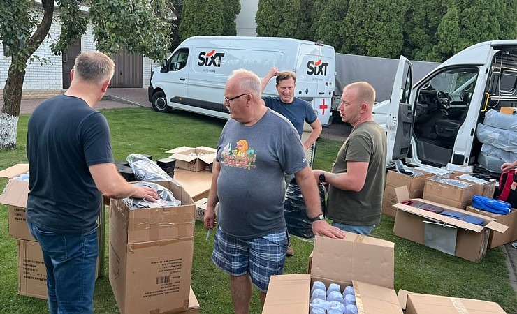 Daži foto mirkļi no Čerkasiem Ukrainā, kur tika nogādās Latvijā ziedotās skolas somas. Sadarbībā ar auto nomu «SIXT» Daži foto mirkļi no Čerkasiem Ukrainā, kur tika nogādās Latvijā ziedotās skolas somas. Sadarbībā ar auto nomu «SIXT» 376286