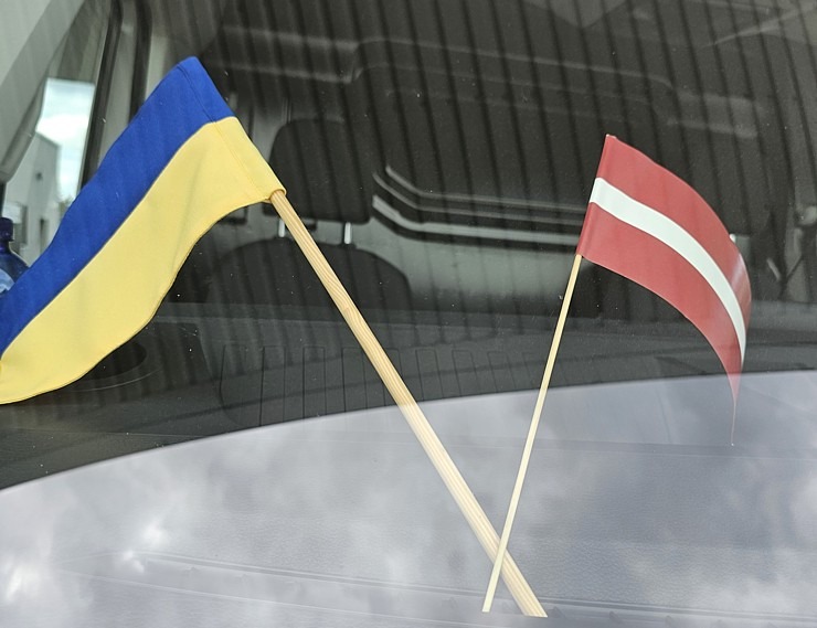 Daži foto mirkļi no Čerkasiem Ukrainā, kur tika nogādās Latvijā ziedotās skolas somas. Sadarbībā ar auto nomu «SIXT» Daži foto mirkļi no Čerkasiem Ukrainā, kur tika nogādās Latvijā ziedotās skolas somas. Sadarbībā ar auto nomu «SIXT» 376287