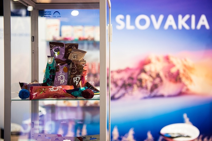 Ķīpsalā norit Baltijas lielākā pārtikas industrijas izstāde «Riga Food 2025», kurai ir jau 30 gadu dzimšanas diena. Foto: Ieva Makare Ķīpsalā norit Baltijas lielākā pārtikas industrijas izstāde «Riga Food 2025», kurai ir jau 30 gadu dzimšanas diena. Foto: Ieva Makare 376361