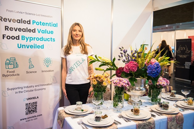 Ķīpsalā norit Baltijas lielākā pārtikas industrijas izstāde «Riga Food 2025», kurai ir jau 30 gadu dzimšanas diena. Foto: Ieva Makare Ķīpsalā norit Baltijas lielākā pārtikas industrijas izstāde «Riga Food 2025», kurai ir jau 30 gadu dzimšanas diena. Foto: Ieva Makare 376365