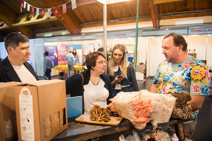 Ķīpsalā norit Baltijas lielākā pārtikas industrijas izstāde «Riga Food 2025», kurai ir jau 30 gadu dzimšanas diena. Foto: Ieva Makare Ķīpsalā norit Baltijas lielākā pārtikas industrijas izstāde «Riga Food 2025», kurai ir jau 30 gadu dzimšanas diena. Foto: Ieva Makare 376367
