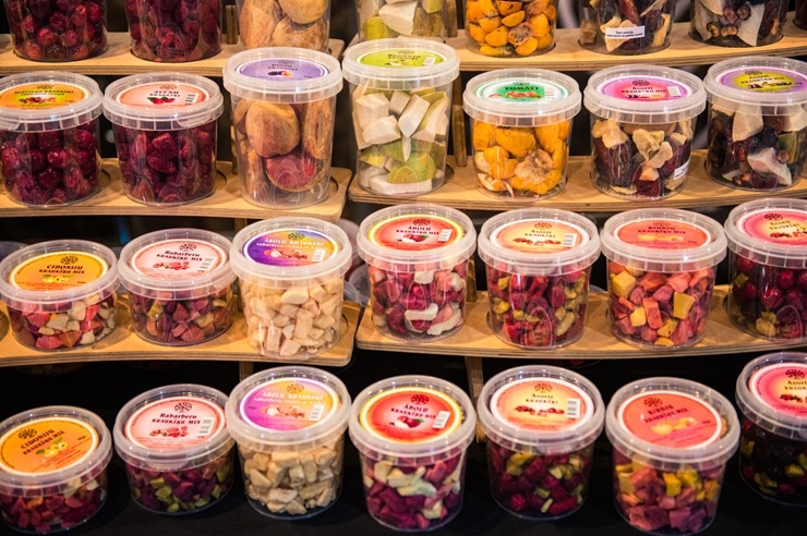 Ķīpsalā norit Baltijas lielākā pārtikas industrijas izstāde «Riga Food 2025», kurai ir jau 30 gadu dzimšanas diena. Foto: Ieva Makare Ķīpsalā norit Baltijas lielākā pārtikas industrijas izstāde «Riga Food 2025», kurai ir jau 30 gadu dzimšanas diena. Foto: Ieva Makare 376375