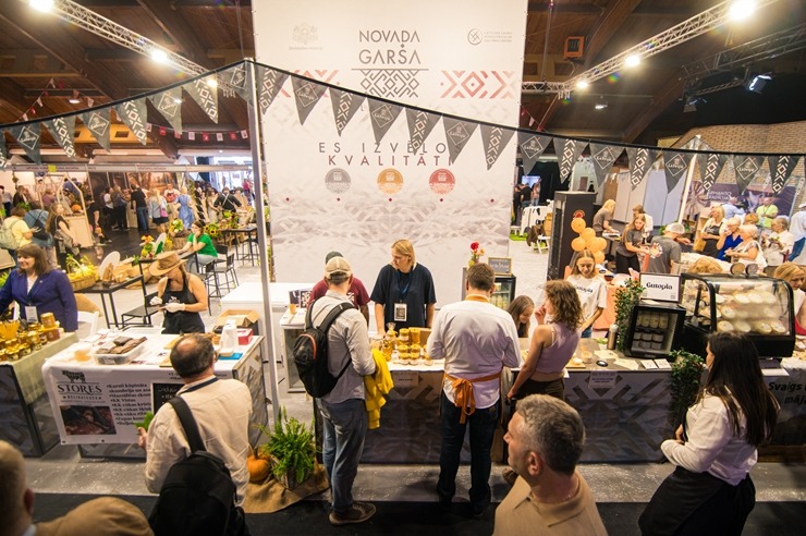 Ķīpsalā norit Baltijas lielākā pārtikas industrijas izstāde «Riga Food 2025», kurai ir jau 30 gadu dzimšanas diena. Foto: Ieva Makare Ķīpsalā norit Baltijas lielākā pārtikas industrijas izstāde «Riga Food 2025», kurai ir jau 30 gadu dzimšanas diena. Foto: Ieva Makare 376385