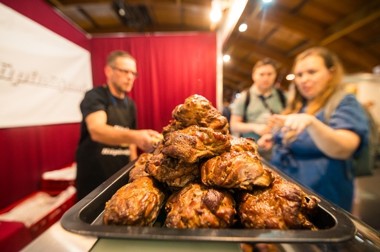 Ķīpsalā norit Baltijas lielākā pārtikas industrijas izstāde «Riga Food 2025», kurai ir jau 30 gadu dzimšanas diena. Foto: Ieva Makare Ķīpsalā norit Baltijas lielākā pārtikas industrijas izstāde «Riga Food 2025», kurai ir jau 30 gadu dzimšanas diena. Foto: Ieva Makare 376387