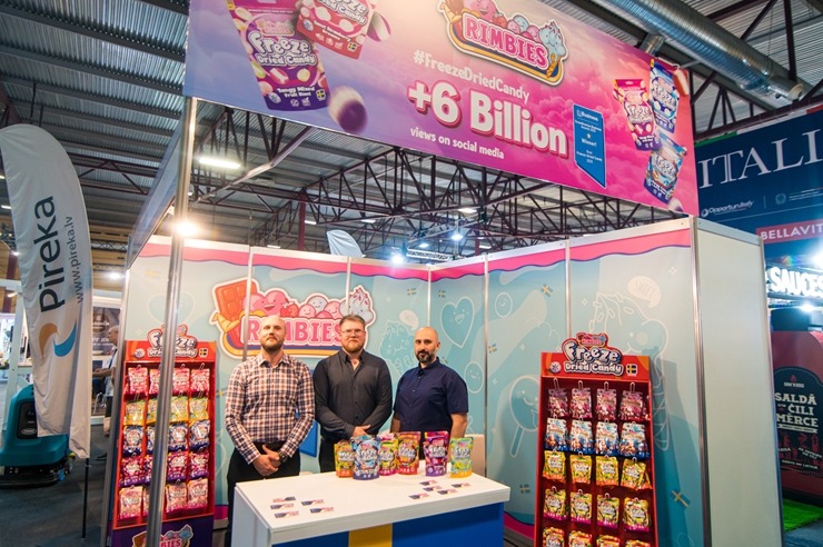 Ķīpsalā norit Baltijas lielākā pārtikas industrijas izstāde «Riga Food 2025», kurai ir jau 30 gadu dzimšanas diena. Foto: Ieva Makare Ķīpsalā norit Baltijas lielākā pārtikas industrijas izstāde «Riga Food 2025», kurai ir jau 30 gadu dzimšanas diena. Foto: Ieva Makare 376393