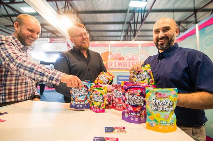 Ķīpsalā norit Baltijas lielākā pārtikas industrijas izstāde «Riga Food 2025», kurai ir jau 30 gadu dzimšanas diena. Foto: Ieva Makare Ķīpsalā norit Baltijas lielākā pārtikas industrijas izstāde «Riga Food 2025», kurai ir jau 30 gadu dzimšanas diena. Foto: Ieva Makare 376395