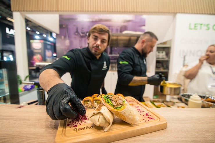 Ķīpsalā norit Baltijas lielākā pārtikas industrijas izstāde «Riga Food 2025», kurai ir jau 30 gadu dzimšanas diena. Foto: Ieva Makare Ķīpsalā norit Baltijas lielākā pārtikas industrijas izstāde «Riga Food 2025», kurai ir jau 30 gadu dzimšanas diena. Foto: Ieva Makare 376400