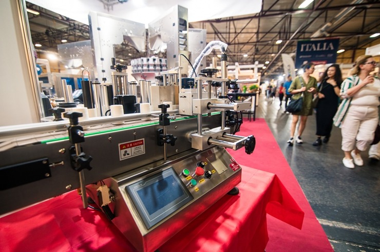 Ķīpsalā norit Baltijas lielākā pārtikas industrijas izstāde «Riga Food 2025», kurai ir jau 30 gadu dzimšanas diena. Foto: Ieva Makare Ķīpsalā norit Baltijas lielākā pārtikas industrijas izstāde «Riga Food 2025», kurai ir jau 30 gadu dzimšanas diena. Foto: Ieva Makare 376420