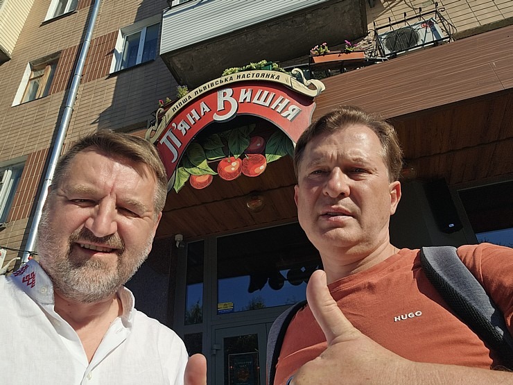 Ukrainas Čerkasos degustējam slaveno ķiršu uzlējumu bārā «Piana Vyshnia». Sadarbībā ar «SIXT» 376436