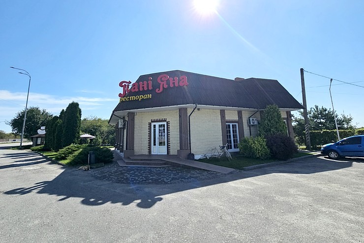 Ja esi ceļā no Polijas uz Ķijivu, tad trases malā ir izcils ukraiņu virtuves restorāns «Pani Yana». Sadarbībā ar SIXT 376479