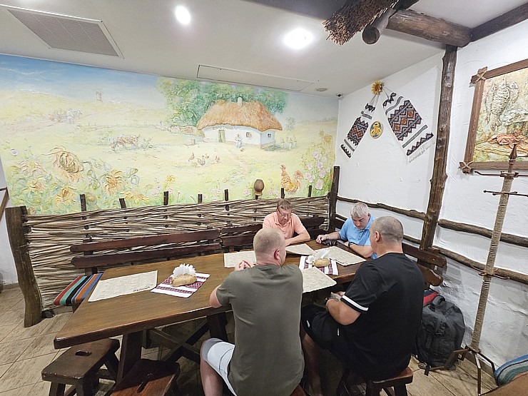 Ukrainas Čerkasos izbaudām izcilu ukraiņu virtuves restorānu «Varenychna». Sadarbībā ar SIXT 376502
