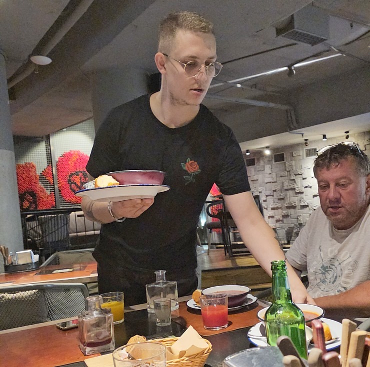 Apmeklējam ukraiņu virtuves restorānu Kijivas centrā «Ostannya Barykada». Sadarbībā ar «SIXT» 376532