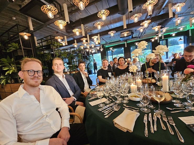 «Latvijas gada pavārs 2025» Emīls Skalbergs, restorāns «John - John chefs hall» un «Latvijas pavārzellis 2025» - Rota Gundega Klētniece, restorāns «Fe 376636