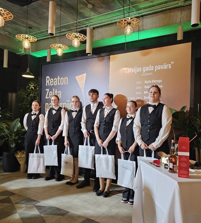 «Latvijas gada pavārs 2025» Emīls Skalbergs, restorāns «John - John chefs hall» un «Latvijas pavārzellis 2025» - Rota Gundega Klētniece, restorāns «Fe «Latvijas gada pavārs 2025» Emīls Skalbergs, restorāns «John - John chefs hall» un «Latvijas pavārzellis 2025» - Rota Gundega Klētniece, restorāns «Fe 376666