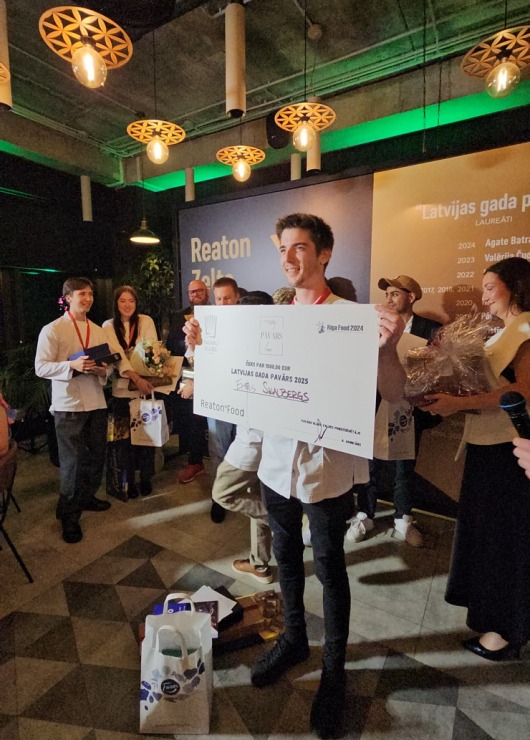 «Latvijas gada pavārs 2025» Emīls Skalbergs, restorāns «John - John chefs hall» un «Latvijas pavārzellis 2025» - Rota Gundega Klētniece, restorāns «Fe «Latvijas gada pavārs 2025» Emīls Skalbergs, restorāns «John - John chefs hall» un «Latvijas pavārzellis 2025» - Rota Gundega Klētniece, restorāns «Fe 376674