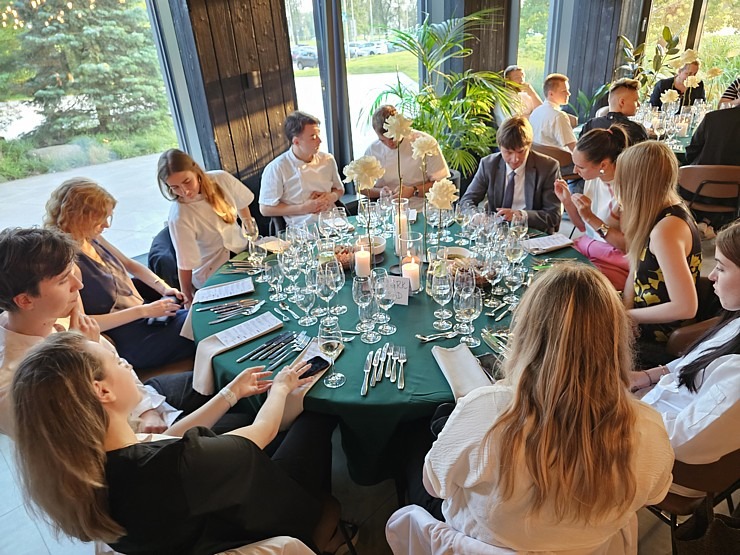 «Latvijas gada pavārs 2025» Emīls Skalbergs, restorāns «John - John chefs hall» un «Latvijas pavārzellis 2025» - Rota Gundega Klētniece, restorāns «Fe 376629