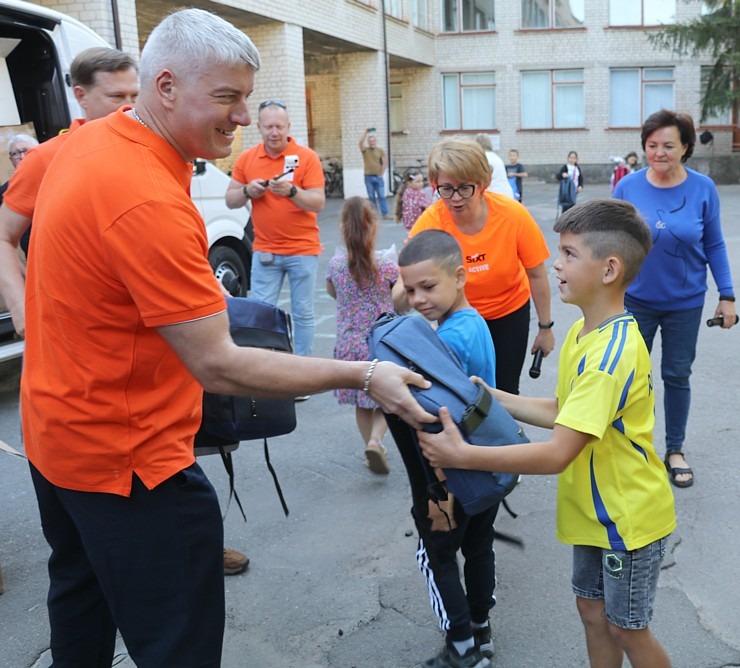 Daži foto mirkļi no Ukrainas - projekts «Skolas somas Ukrainai» ar «SIXT» 376766