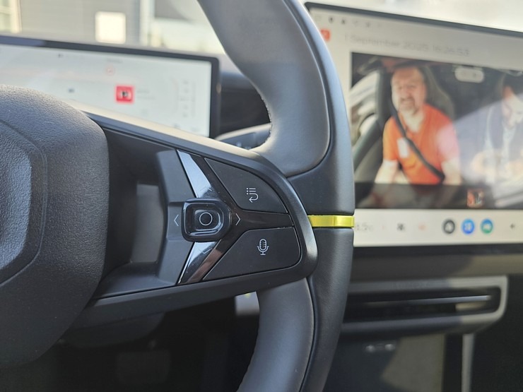 Apceļojam Rīgu ar elektrisko vāģi «Lynk & Co 02» no Ķīnas, ko Latvijā pārstāv «Mūsa Motors Rīga» 376889