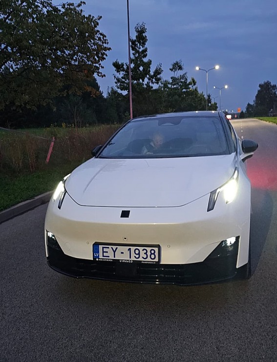Apceļojam Rīgu ar elektrisko vāģi «Lynk & Co 02» no Ķīnas, ko Latvijā pārstāv «Mūsa Motors Rīga» 376901