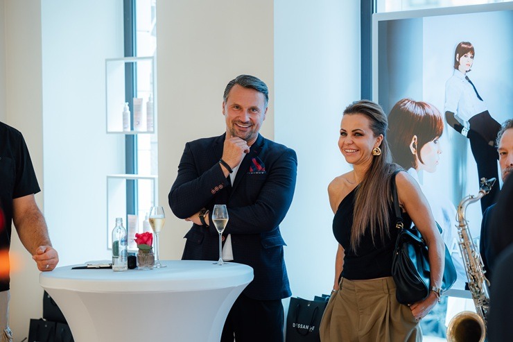 Rīgā atklāts prestižais franču skaistumkopšanas salons, Kannu festivāla partneris «Dessange» 377091