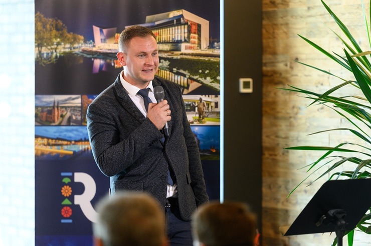 Rēzeknē pulcējas investori un interesanti, lai iepazītu Rēzeknes SPA centru. Foto: Rēzeknes TIC 377247