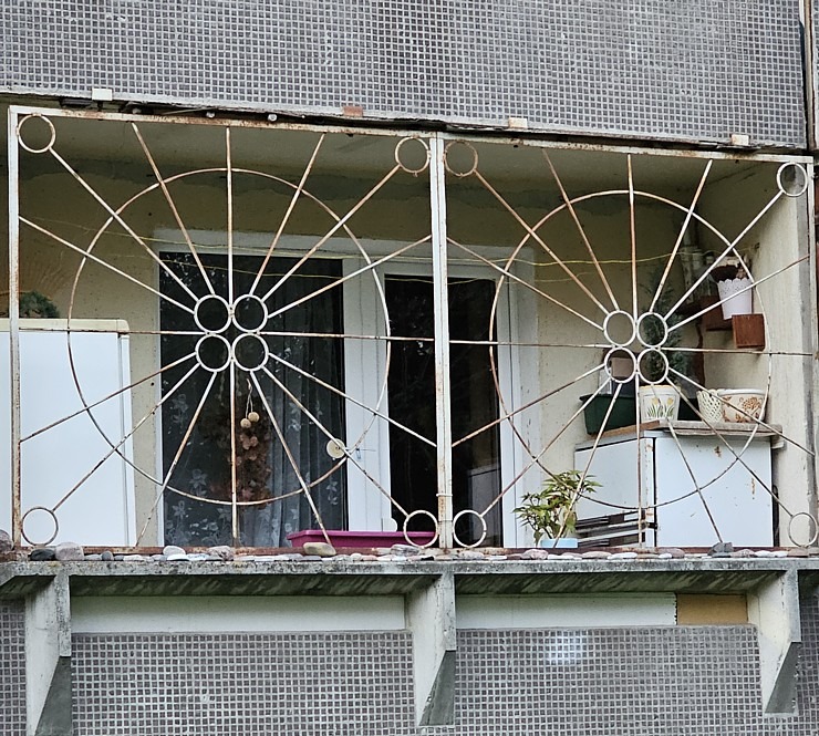 Pļavnieku režģotie māju logi - neierasts skats uz Rīgu jebkuram Rietumeiropas tūristam 377365