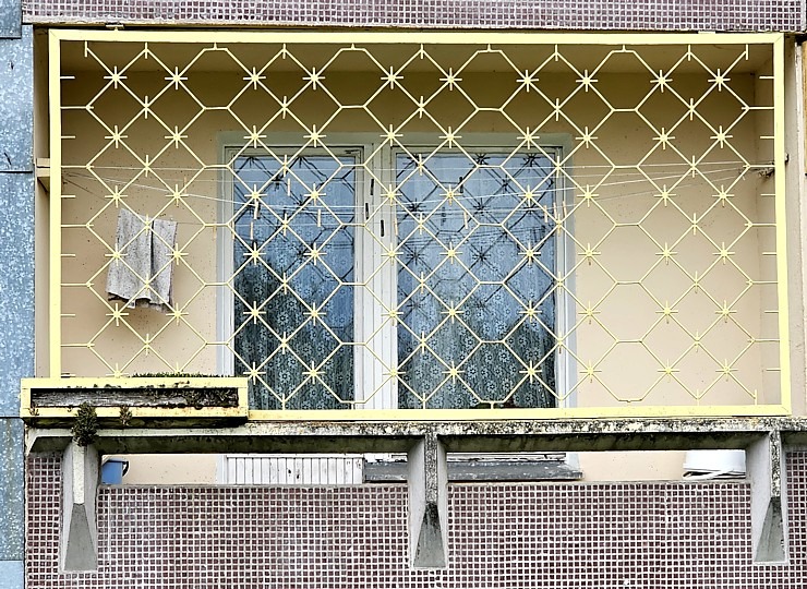 Pļavnieku režģotie māju logi - neierasts skats uz Rīgu jebkuram Rietumeiropas tūristam 377357