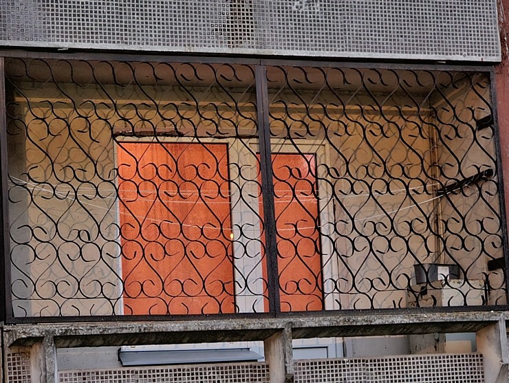 Pļavnieku režģotie māju logi - neierasts skats uz Rīgu jebkuram Rietumeiropas tūristam 377382