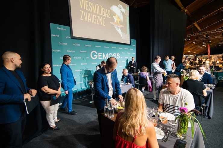 Izstādē «RigaFood 2025» uz Gemoss skatuves noteica viesmīļu konkursa «Latvijas viesmīlības zvaigzne» uzvarētāju - Juris Semjonovs 377392