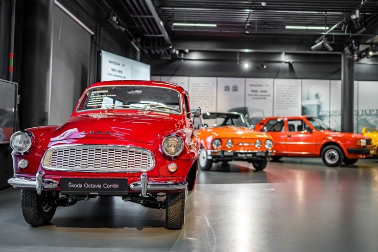 Rīgas Motormuzejā apskatāma Škodas 130 gadu jubilejai veltīta ekspozīcija 377407