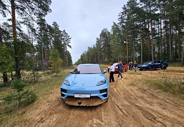 Travelnews.lv piedalās jaudīgā «Porsche Off-Road Experience» pasākumā, kas notiek sporta kompleksā «333» 377530