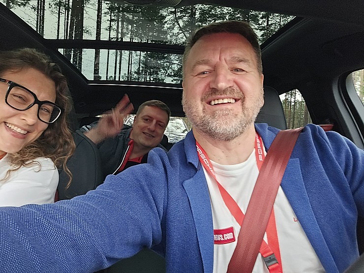Travelnews.lv piedalās jaudīgā «Porsche Off-Road Experience» pasākumā, kas notiek sporta kompleksā «333» 377534
