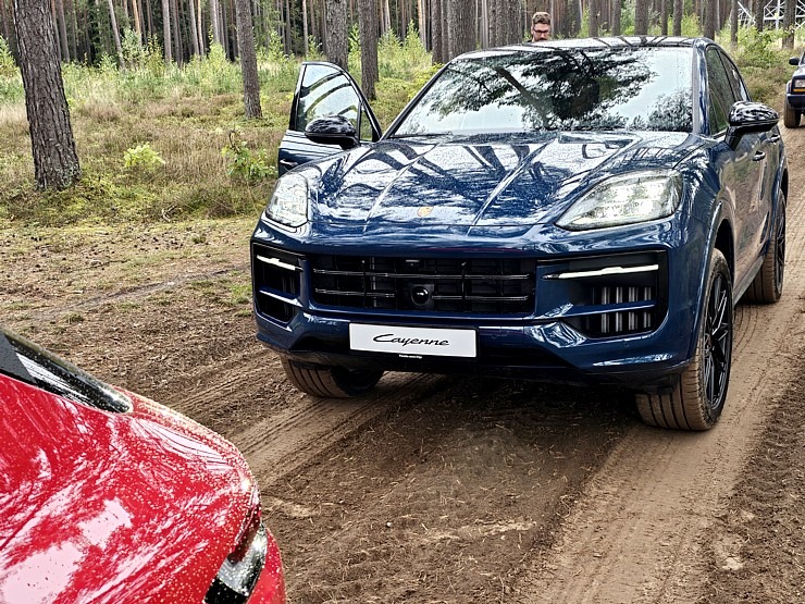 Travelnews.lv piedalās jaudīgā «Porsche Off-Road Experience» pasākumā, kas notiek sporta kompleksā «333» 377535