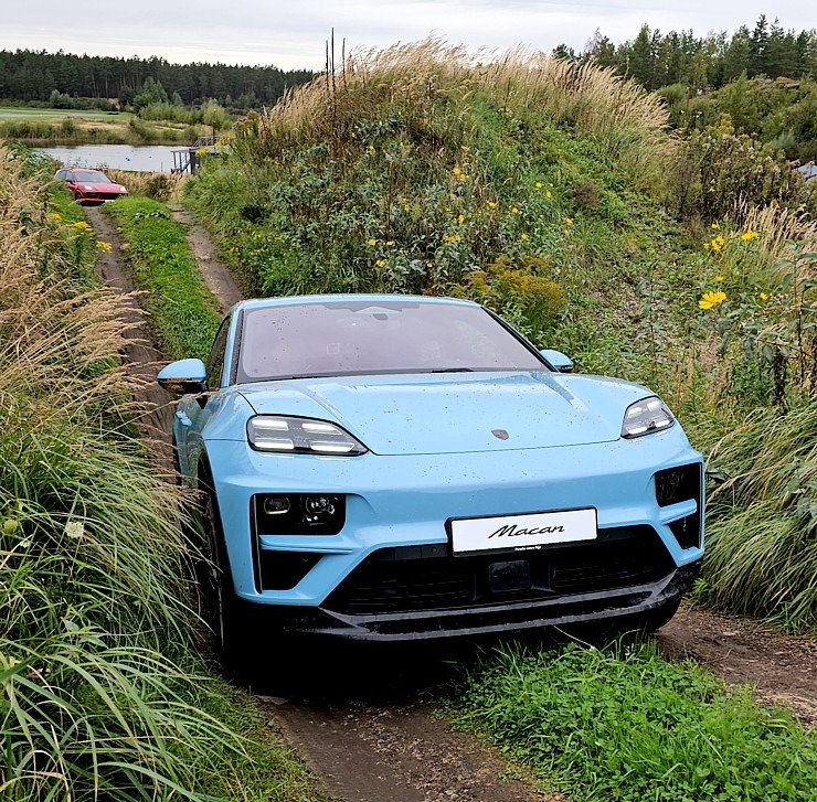 Travelnews.lv piedalās jaudīgā «Porsche Off-Road Experience» pasākumā, kas notiek sporta kompleksā «333» 377539