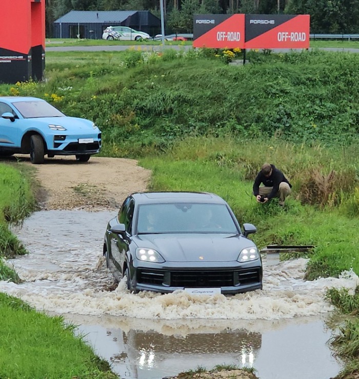 Travelnews.lv piedalās jaudīgā «Porsche Off-Road Experience» pasākumā, kas notiek sporta kompleksā «333» 377541