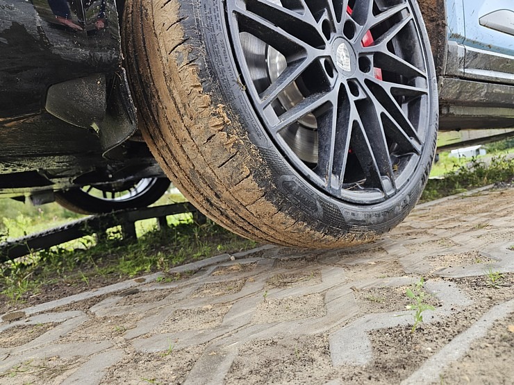 Travelnews.lv piedalās jaudīgā «Porsche Off-Road Experience» pasākumā, kas notiek sporta kompleksā «333» 377545