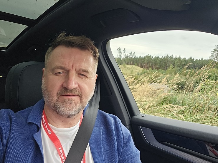Travelnews.lv piedalās jaudīgā «Porsche Off-Road Experience» pasākumā, kas notiek sporta kompleksā «333» 377548
