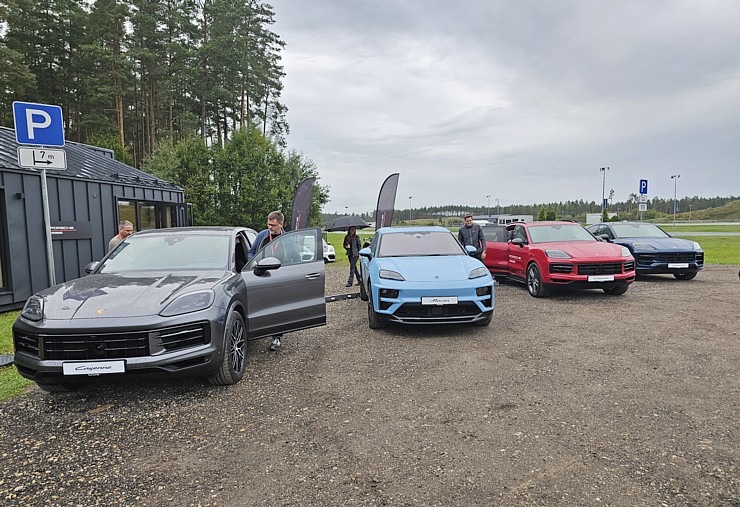 Travelnews.lv piedalās jaudīgā «Porsche Off-Road Experience» pasākumā, kas notiek sporta kompleksā «333» 377557
