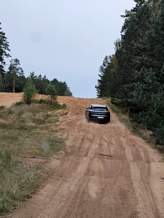 Travelnews.lv piedalās jaudīgā «Porsche Off-Road Experience» pasākumā, kas notiek sporta kompleksā «333» 377526