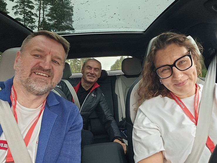 Travelnews.lv piedalās jaudīgā «Porsche Off-Road Experience» pasākumā, kas notiek sporta kompleksā «333» 377527