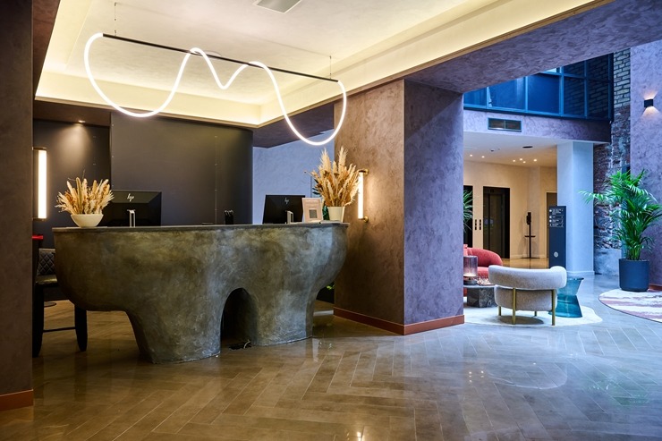 Skati Vecrīgas viesnīcas «Pullman Riga Old Town Hotel» telpas un jauno dizainu pēc renovācijas 377928