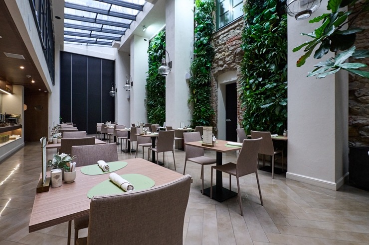 Skati Vecrīgas viesnīcas «Pullman Riga Old Town Hotel» telpas un jauno dizainu pēc renovācijas 377987