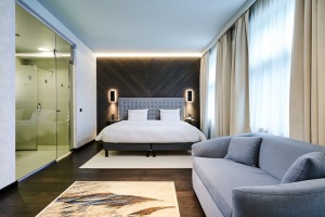 Skati Vecrīgas viesnīcas «Pullman Riga Old Town Hotel» telpas un jauno dizainu pēc renovācijas 37