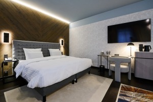 Skati Vecrīgas viesnīcas «Pullman Riga Old Town Hotel» telpas un jauno dizainu pēc renovācijas 51